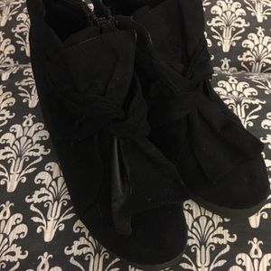 Knot front sneaker wedges